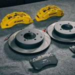 DM6 High-performance six-piston brake calipers suitable for 17 and 18-inch wheels