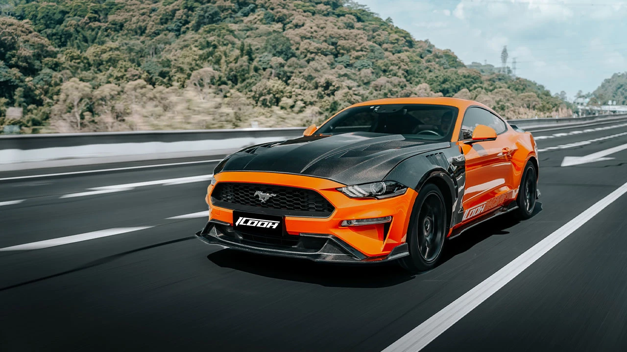 Mustang-004-carbon-fiber-hood-scene-picture - ICOOH