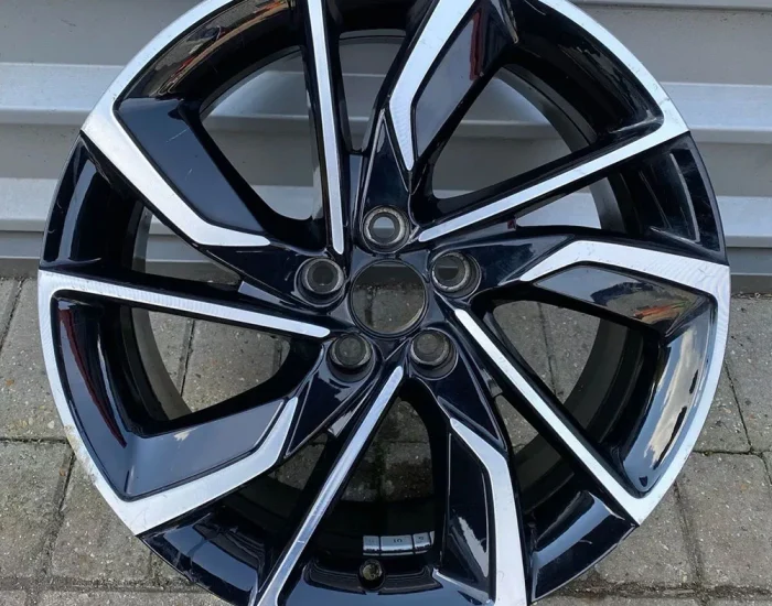 01-01-truck-wheel-rim