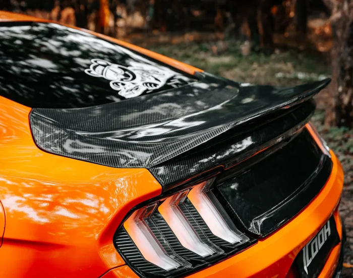 03-03-mustang-carbon-fiber-trunk-lid-details-display