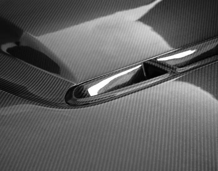07-07-bmw-carbon-fiber-hood-details