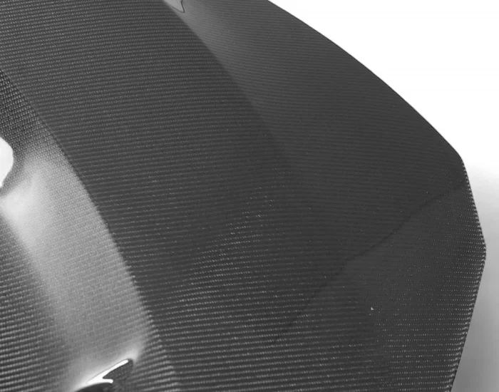 07-07-bmw-carbon-fiber-hood-display