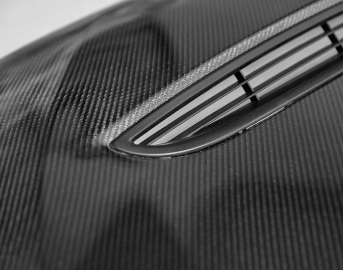 07-07-bmw-gts-style-carbon-fiber-hood-details