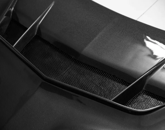 07-07-corvette-carbon-fiber-hood-details