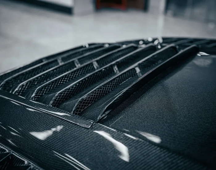 07-07-gt500-005-carbon-fiber-hood-details
