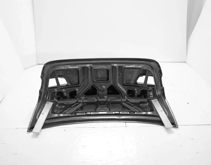 07-07-m3-carbon-fiber-trunk-lid-details